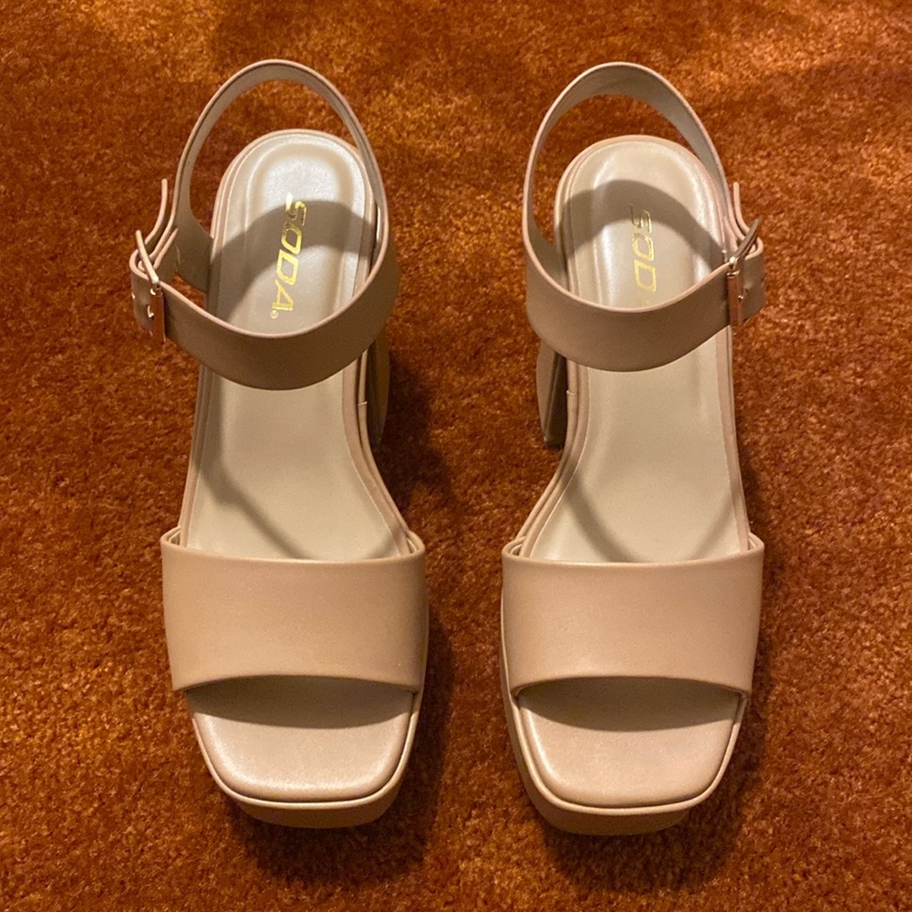 Soda | Chunky Heel Platform Sandal Size 7.